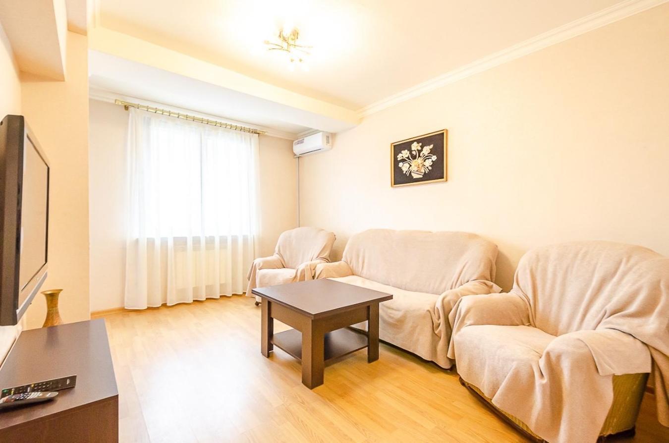 Excellent Apartment In The Center Of The Capital.Amiryan Jerevan Buitenkant foto