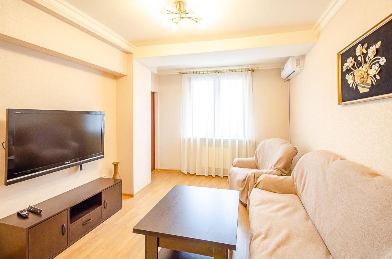 Excellent Apartment In The Center Of The Capital.Amiryan Jerevan Buitenkant foto